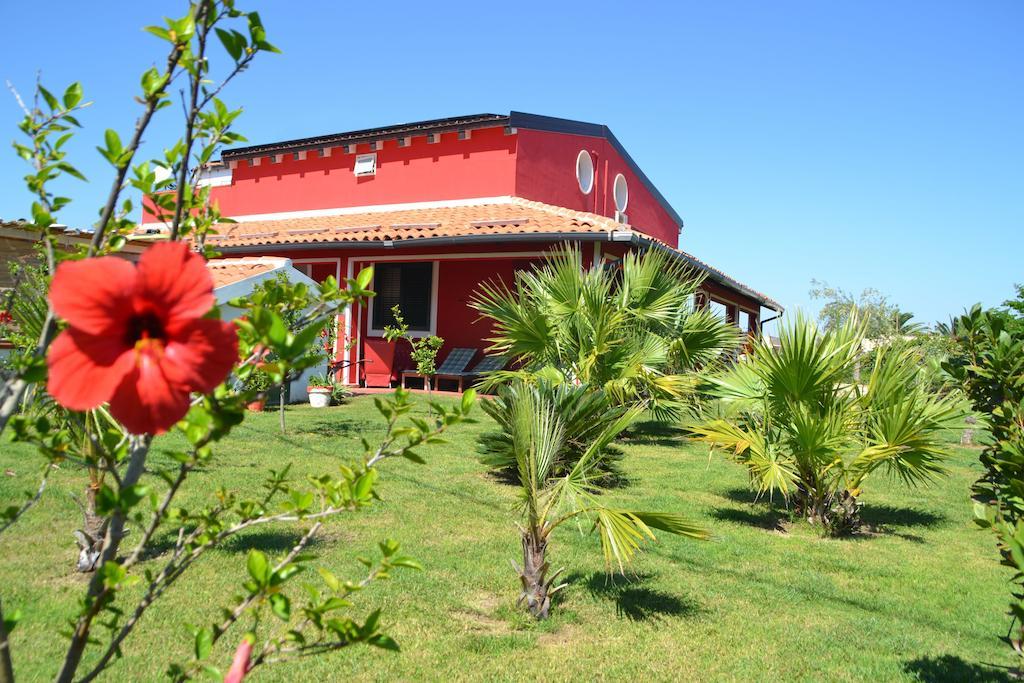 Floripa Surf House Bed and Breakfast Santa Maria Del Focallo Exterior foto